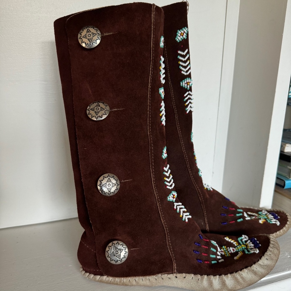 Toas Moccasin Brown Leather Women's 8.5. Beading and Silver Buttons